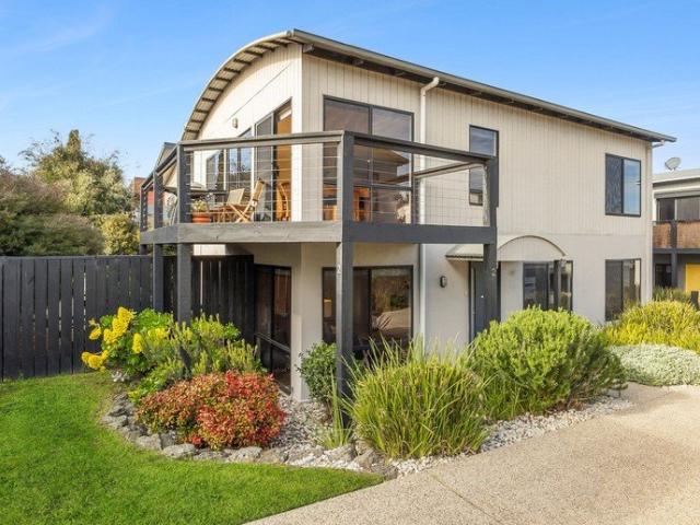BEACHSIDE LIVING IN THE HEART OF OLD TORQUAY