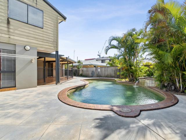 BEACHSIDE LIVING IN THE HEART OF PALM BEACH � POOL, SPACE & LOCATION!