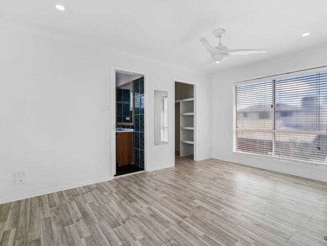 BEACHSIDE LIVING IN THE HEART OF PALM BEACH – POOL, SPACE & LOCATION!