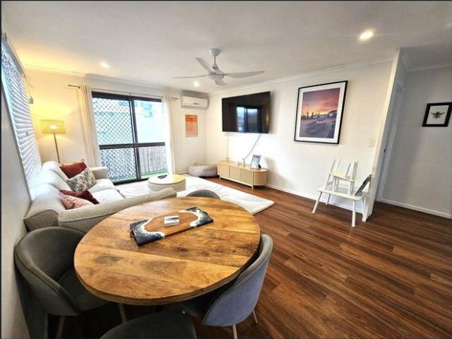 Beachside Living in the Heart of Palm Beach!