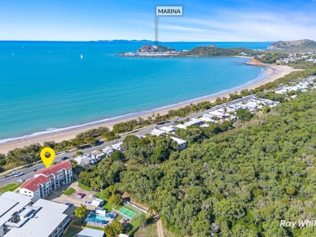 Beachside Living & Investment Opportunity Fully Renovated Lammermoor Unit