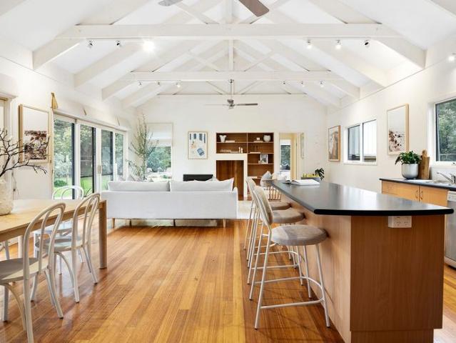 Beachside Living Steps from Merricks Beach