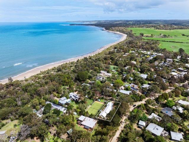 Beachside Living Steps from Merricks Beach