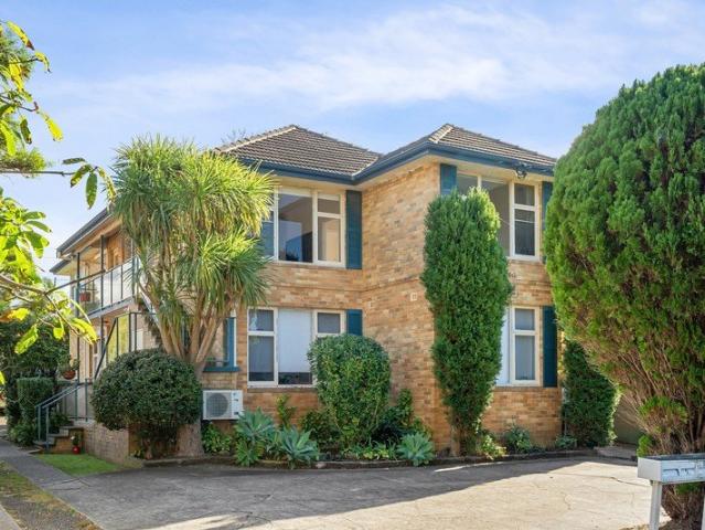 Beachside Living Surrounded By Everyday Convenience