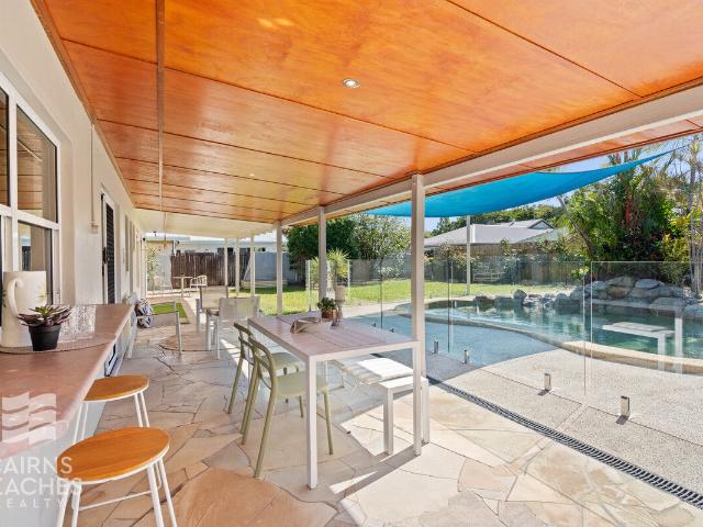 Beachside Living – Walk to the Beach!