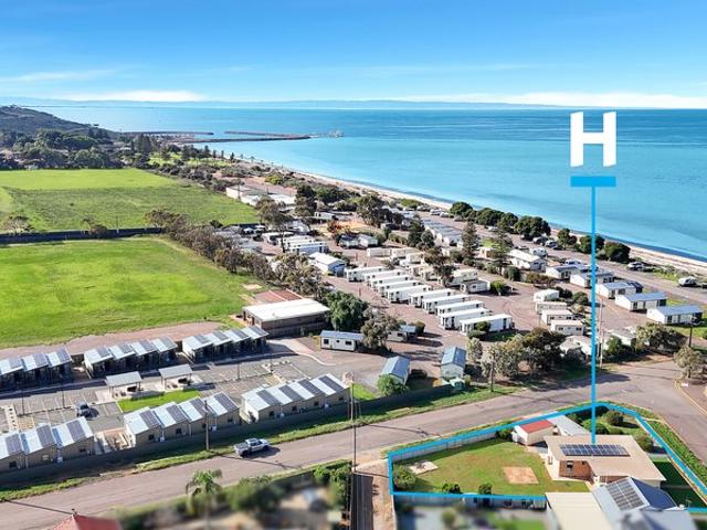 BEACHSIDE LIVING WHERE EVERY DAY IS A HOLIDAY!