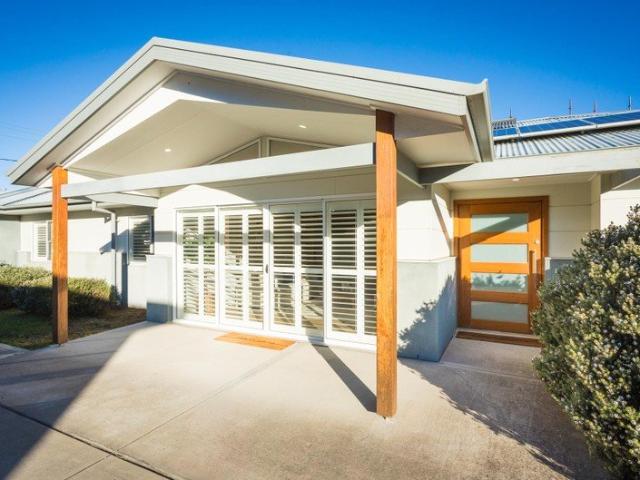 Beachside Living with a Unique Live & Work Opportunity