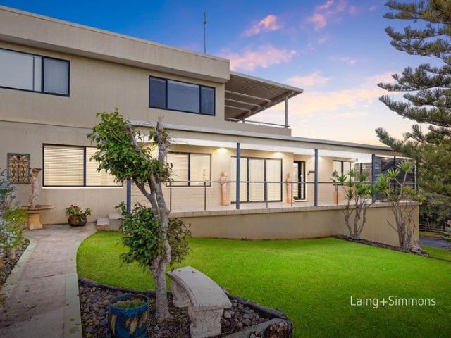 Beachside Living, With a Whole Lot More Behind the Facade