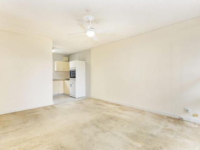 Beachside Living with Sea Views – Just Steps from the Sand!