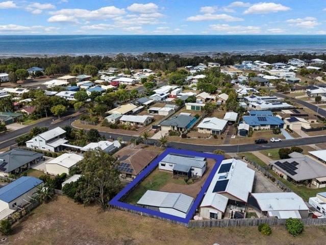 Beachside Living with Space for Vehicles, Hobbies & More