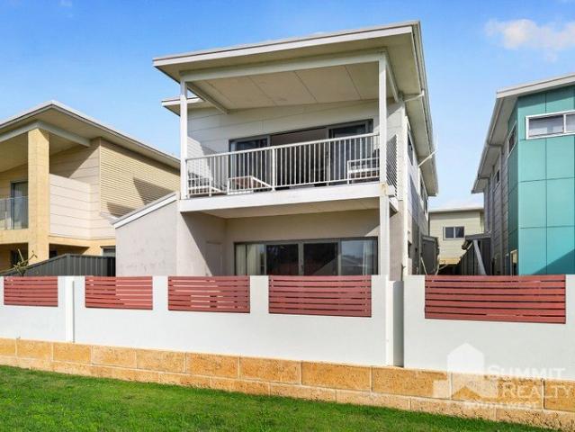 BEACHSIDE LIVING WITH SPACE, STYLE & CONVENIENCE
