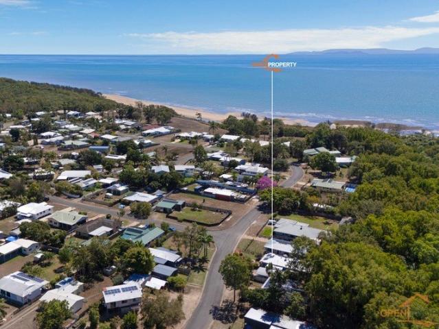Beachside Living with Room for the Boat and Caravan