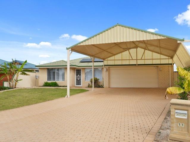 Beachside living with room for the whole family