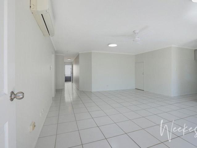 BEACHSIDE LIFESTYLE & EASY LIVING!