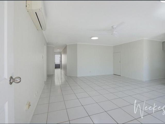 BEACHSIDE LIFESTYLE & EASY LIVING!
