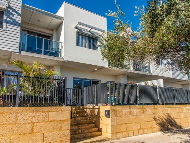 Beachside Luxury with Spectacular Coastal Views