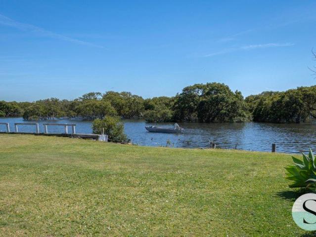Beachside, North Facing Waterfront Reserve, Character Cottage, Charming Country Lane Setting, Fish from Your Backyard!