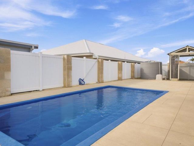 Beachside Space, Family Comfort & Room for Everything