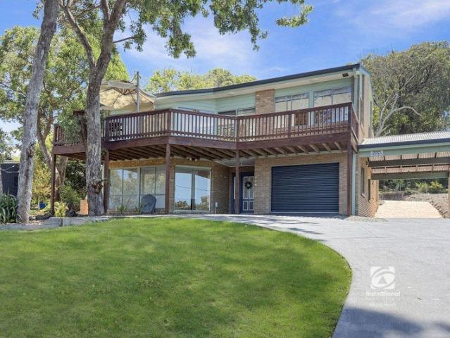BEACHSIDE SPACE ON TEA TREE LANE