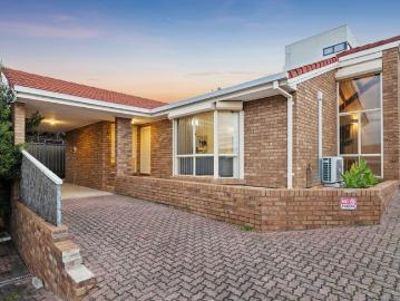 Beachside, Spacious & Ready to Enjoy
