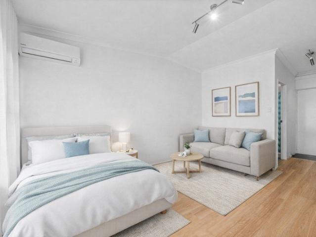 Beachside Studio Living Steps from Miami Beach