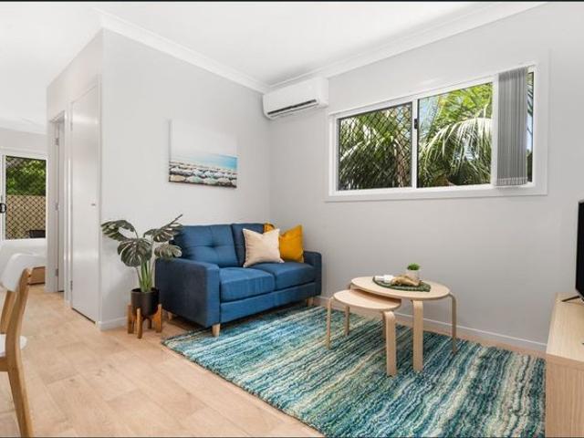 BEACHSIDE STUDIO UNIT IN BRIGHTON!