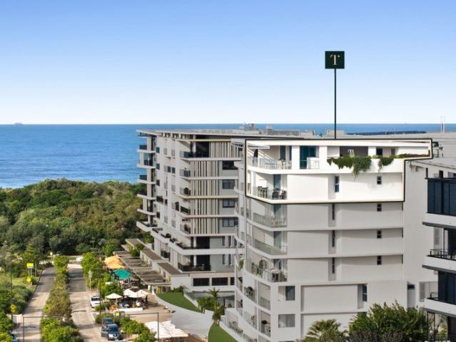 Beachside Penthouse Prestige: North Facing with Rooftop Terrace