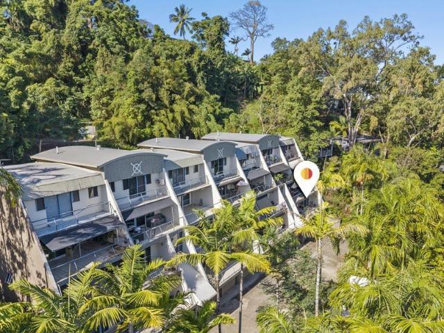 Beachside Retreat on the edge of Yorkeys Knob!