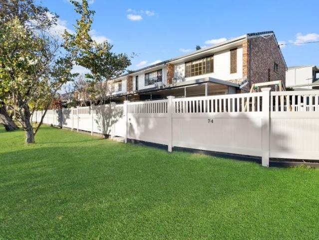 BEACHSIDE TOWNHOUSE! STYLISH BLOCK!