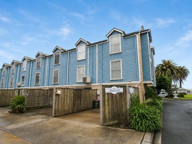 BEACHSIDE TOWNHOUSE