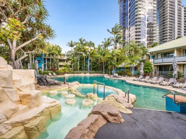 Beachside Two Level Townhouse Unit 150m to the Sand