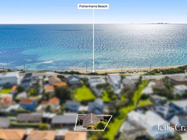 Beachside Unit Offering Privacy and Convenience