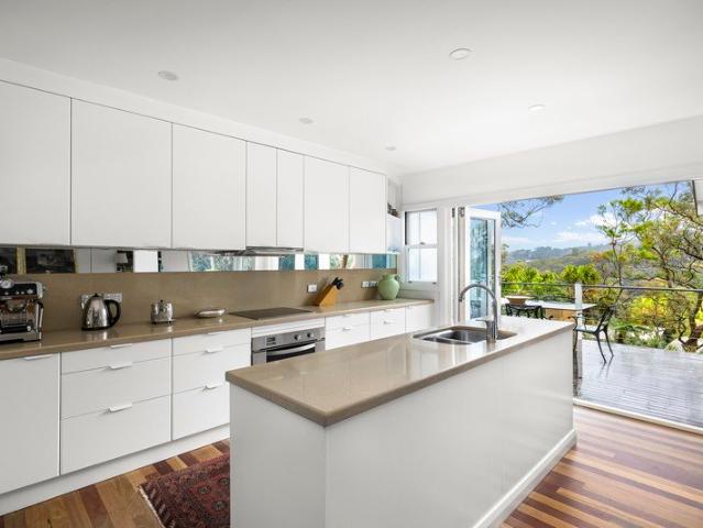 BEACHWORTH. A Classic Coastal Home with Guest Cottage