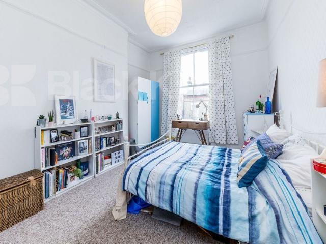 Beacon Hill, Hillmarton Conservation Area N7, 4 bed flat to rent, £3,800 pcm | PrimeLocation