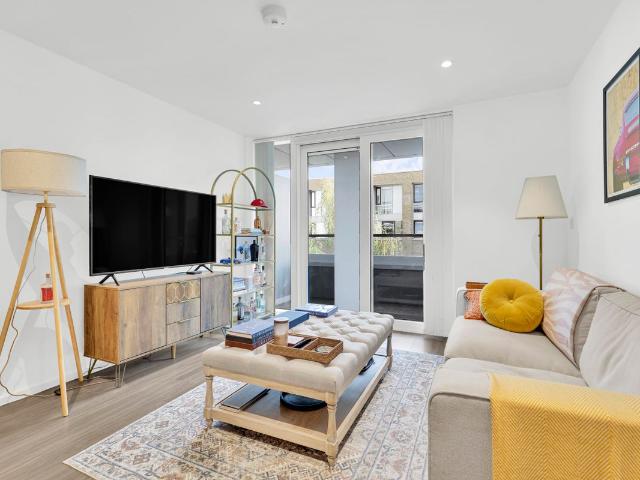 Beacon Tower, London SW18, 1 bed flat to rent, £2,400 pcm | PrimeLocation