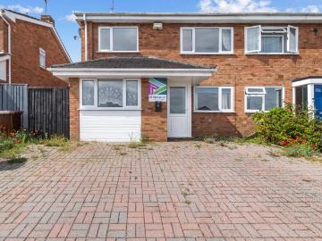 Beaconhill Drive, Worcester WR2 5 bed semi detached house to rent £2,450 pcm £565 pw