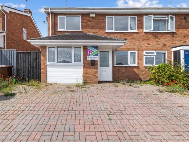 Beaconhill Drive, Worcester WR2 5 bed semi detached house to rent £2,450 pcm £565 pw