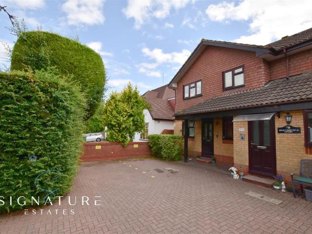 Beaconsfield Court, Horseshoe Lane, Watford WD25, 1 bed flat to rent, £1,250 pcm | PrimeLocation
