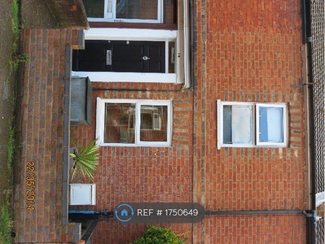 Beaconsfield Place, Newport Pagnell MK16, 3 bed terraced house to rent, £1,350 pcm | PrimeLocation