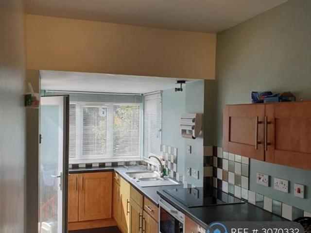 Beaconsfield Road, Chatham, ME4 1 bed in a house share to rent £550 pcm £127 pw