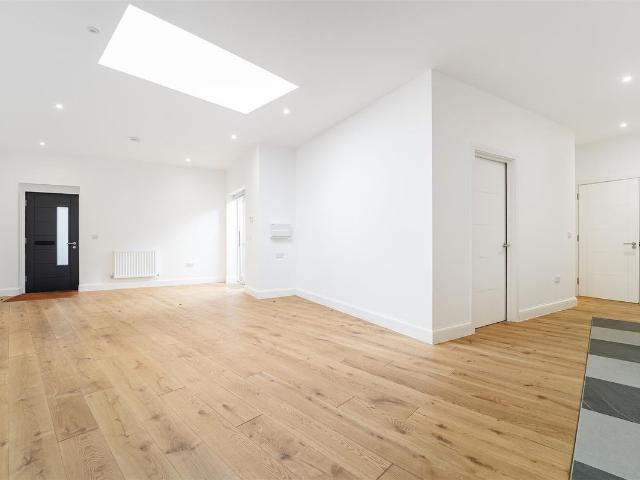 Beaconsfield Road, Ealing W5, 2 bed detached bungalow to rent, £2,300 pcm | PrimeLocation