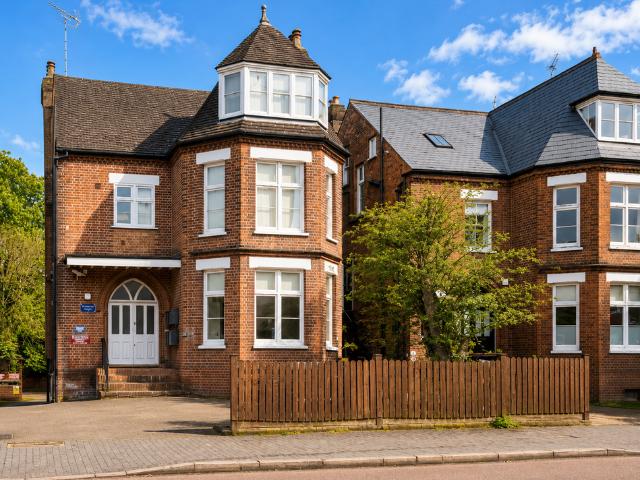 Beaconsfield Road, Hertfordshire AL1 1 bed apartment to rent £1,450 pcm £335 pw