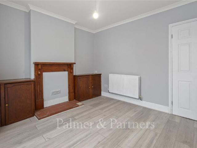 Beaconsfield Road, Ipswich, Suffolk, IP1 2 bed end of terrace house to rent £1,000 pcm £231 pw