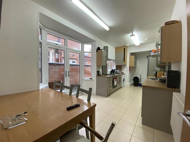 Beaconsfield Road, Leicester LE3 5 bed terraced house to rent £1,950 pcm £450 pw