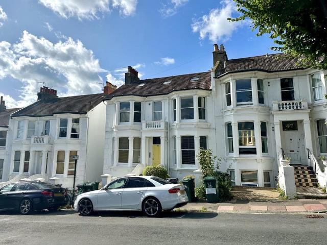 Beaconsfield Villas, Brighton, BN1 2 bed flat to rent £1,500 pcm £346 pw