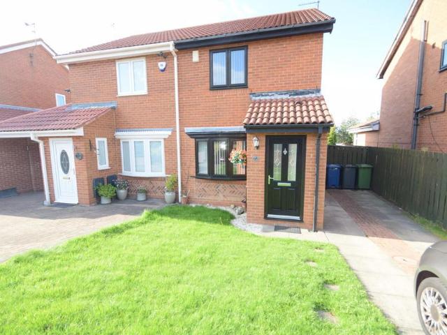 Beaconside, South Shields 2 bed semi detached house to rent £850 pcm £196 pw