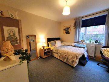 Beadnell Place, Heaton, NEWCASTLE. 3 bed flat to rent £1,485 pcm £343 pw