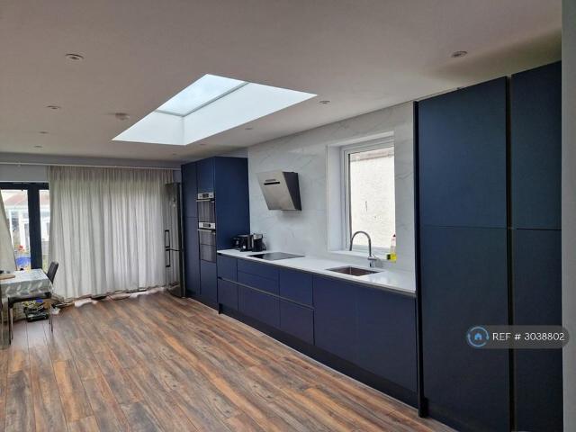 Beaford Grove, London, SW20 1 bed in a house share to rent £800 pcm £185 pw
