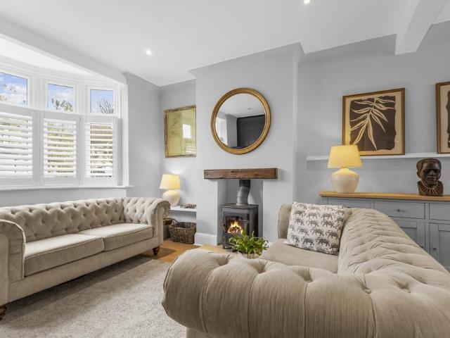 Beaford Grove London SW20 4 bed semi detached house to rent £4,500 pcm £1,038 pw