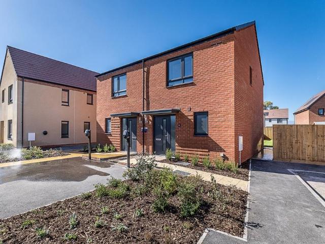 Beaford Posthole Mews Didcot OX11 2 bed end of terrace house to rent £1,700 pcm £392 pw